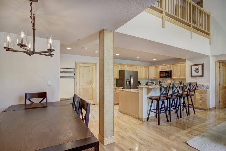 Condo, 4 Bedrooms | Private kitchen | Fridge, oven, coffee/tea maker, toaster
