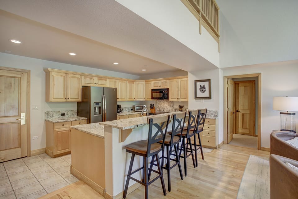 Condo, 4 Bedrooms | Private kitchen | Fridge, oven, coffee/tea maker, toaster