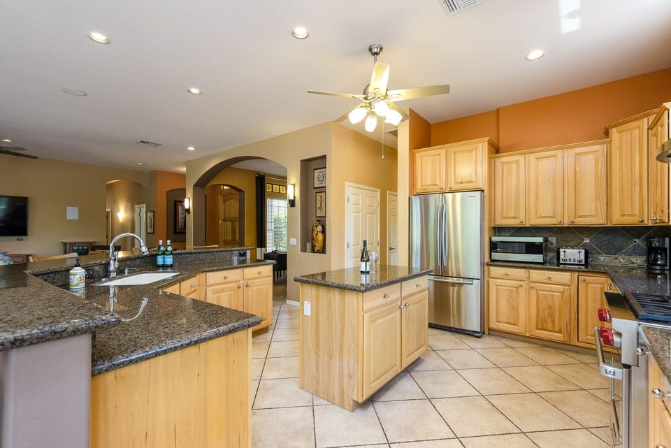 House, 4 Bedrooms | Private kitchen | Fridge, oven, coffee/tea maker, toaster