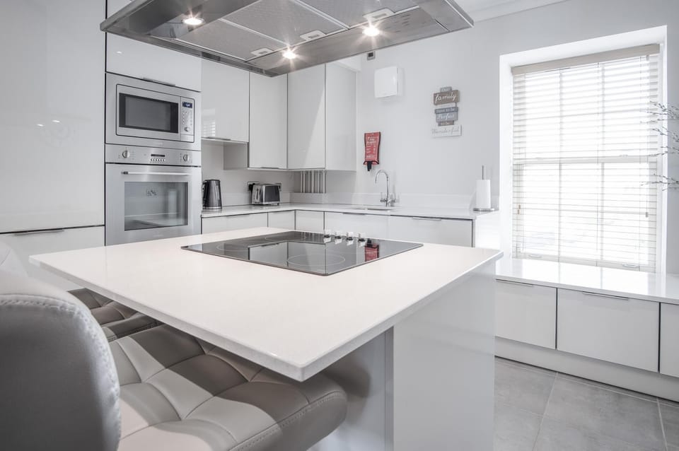 Upper Deck - 2 Bedroom Apartment - Saundersfoot (27611)