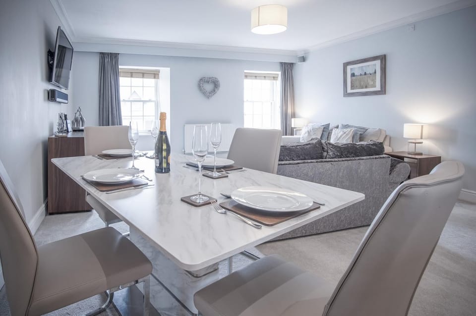 Upper Deck - 2 Bedroom Apartment - Saundersfoot (27612)
