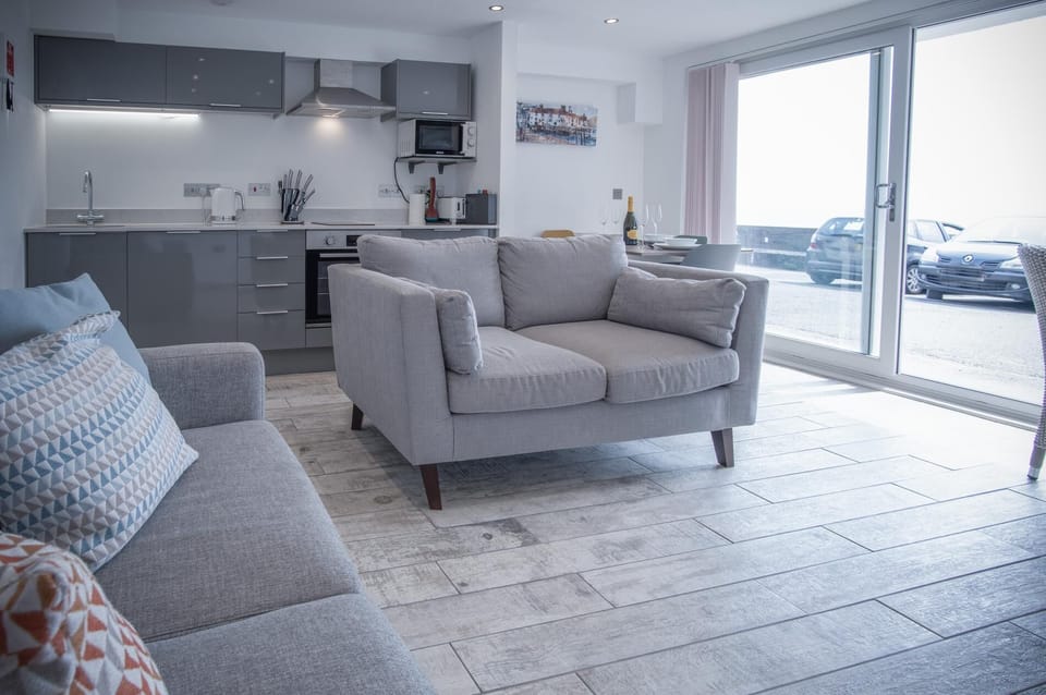 Beach Court - 1 Bedroom Apartment - Saundersfoot (11647)