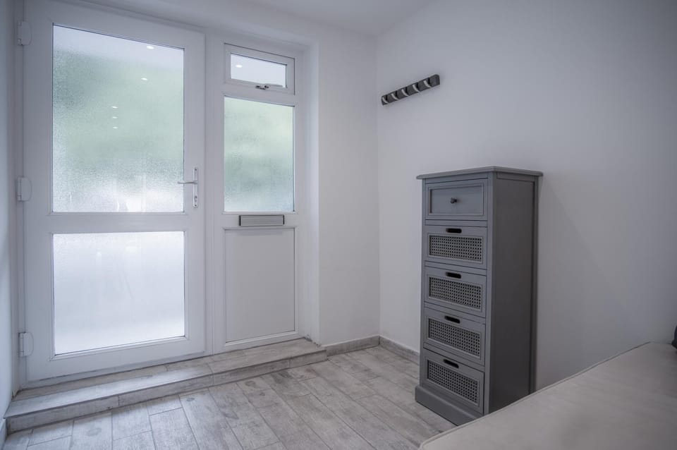Beach Court - 1 Bedroom Apartment - Saundersfoot (11635)