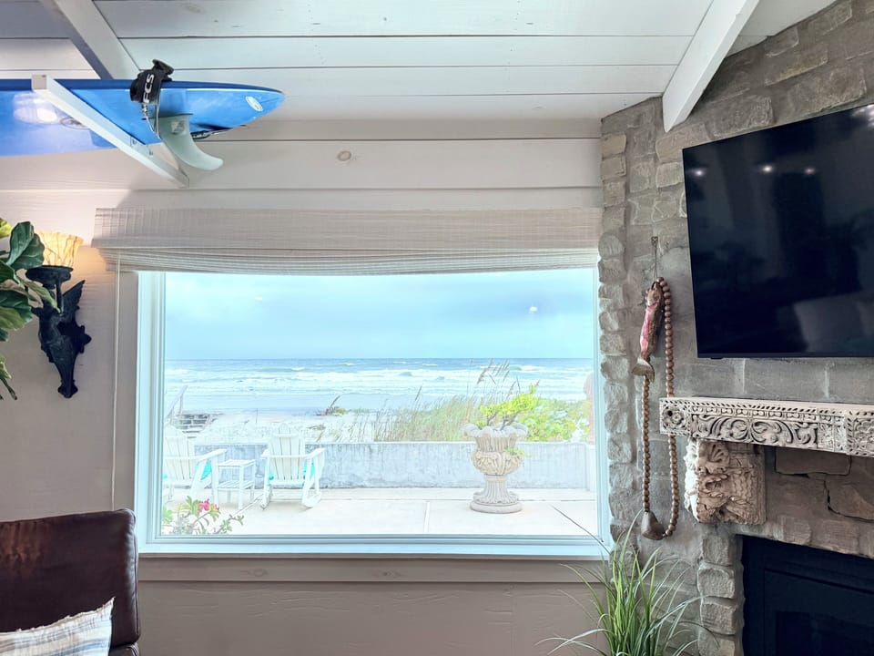 Ocean views, smart tv, ample seating  