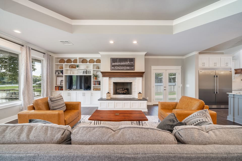 Living Room | Gas Fireplace