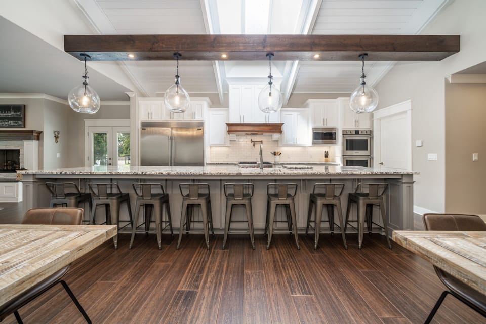 Fully Equipped Kitchen | Island w/ 8 Seats