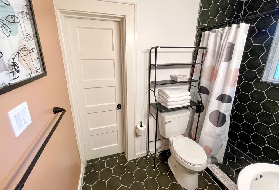 Towels & Toilet Paper are provided. 