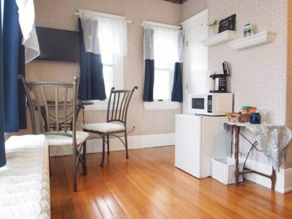 Room | Memory foam beds, WiFi (free), individually decorated