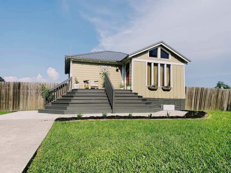 Start your peaceful stay with plenty of off-street parking! 