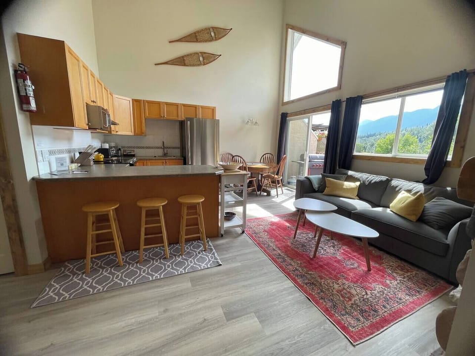 Newly Renovated l Incredible Views