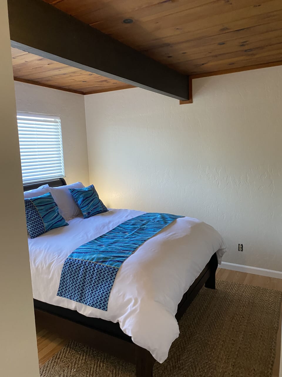 Bedroom # 2 with luxury linens on a comfortable Sealy Posturepedic mattress.