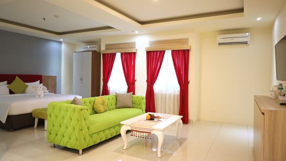 Premier Double Room | Desk, laptop workspace, free WiFi, wheelchair access