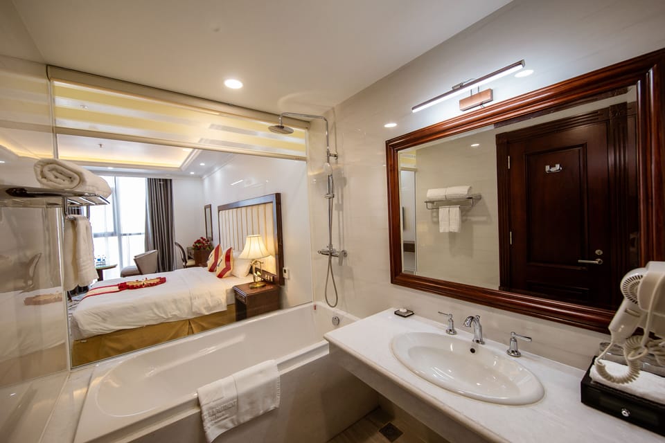 Superior Double Room | Bathroom | Combined shower/tub, rainfall showerhead, designer toiletries