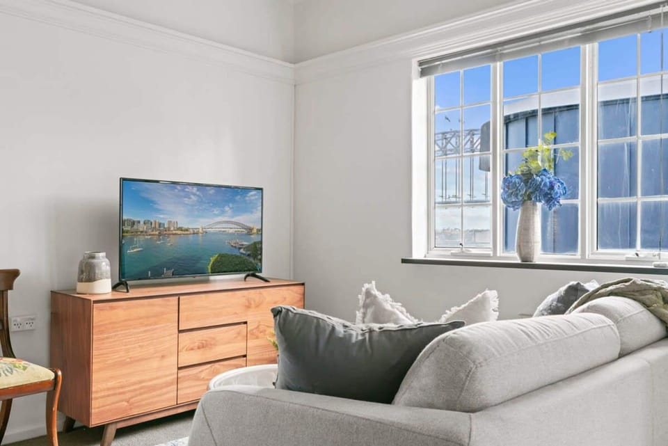 House | 1 bedroom, desk