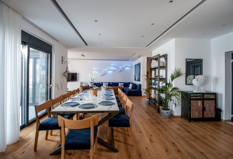 Villa | Dining room
