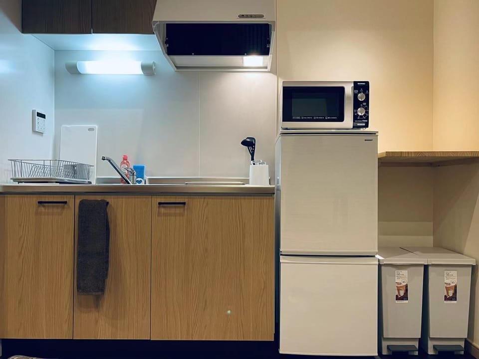 House | Private kitchen | Full-size fridge, microwave, oven, electric kettle