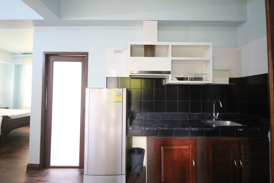 Family Suite Room | Minibar, in-room safe, desk, blackout drapes