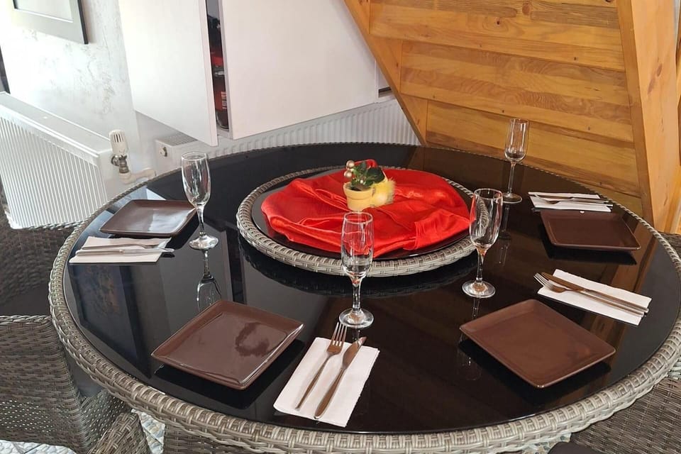 Cabin | Dining