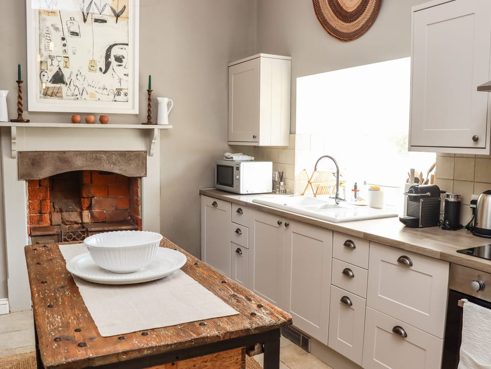Fridge, dishwasher, cookware/dishes/utensils