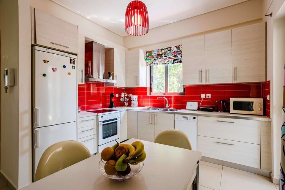 Prepare your meals in the equipped kitchen – Practical and stylish cooking space
