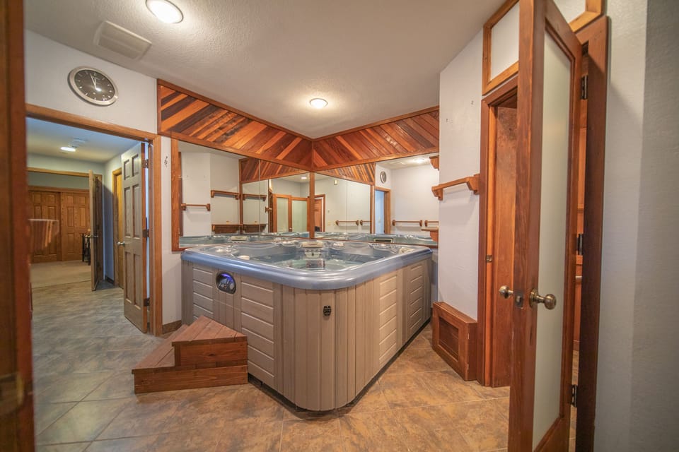 Your private Hot Tub! Located downstairs