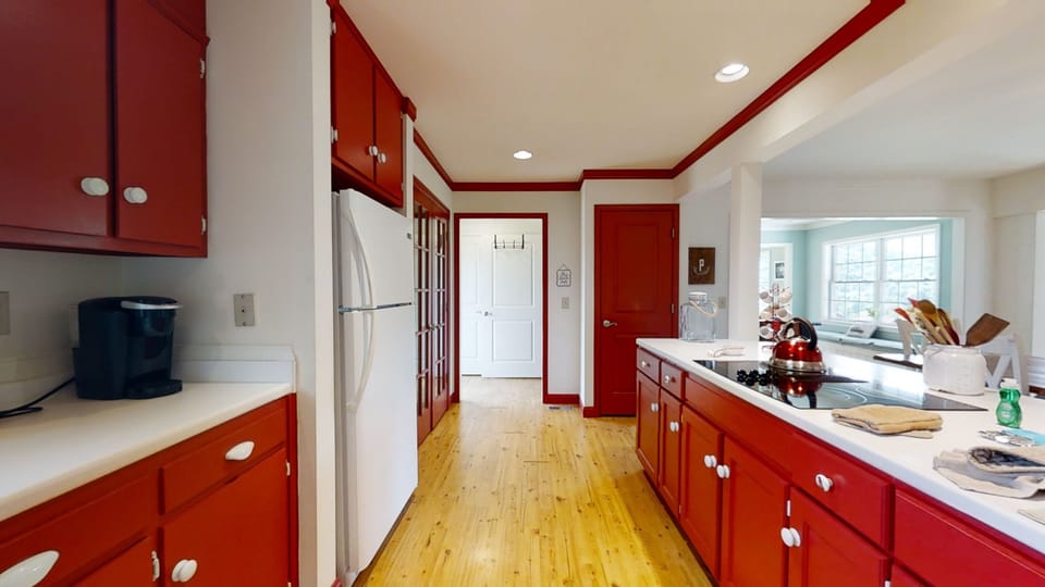 House, 2 Bedrooms | Private kitchen | Fridge, oven, coffee/tea maker, toaster
