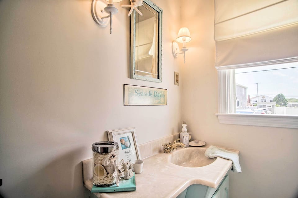 Full Bathroom | Hair Dryer