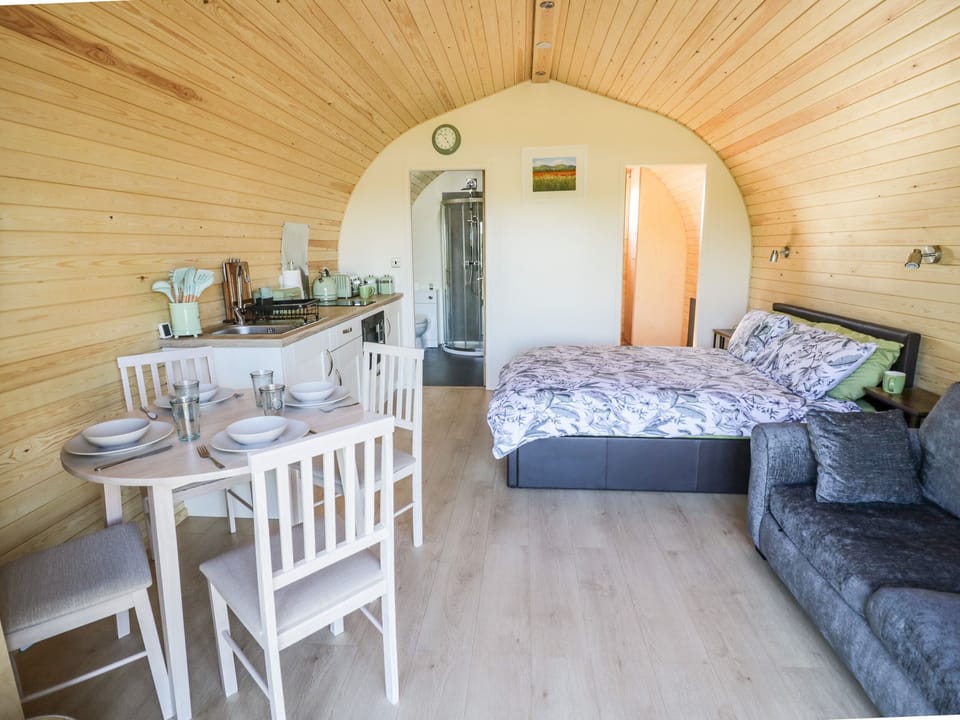 2 bedrooms, individually decorated, individually furnished, free WiFi
