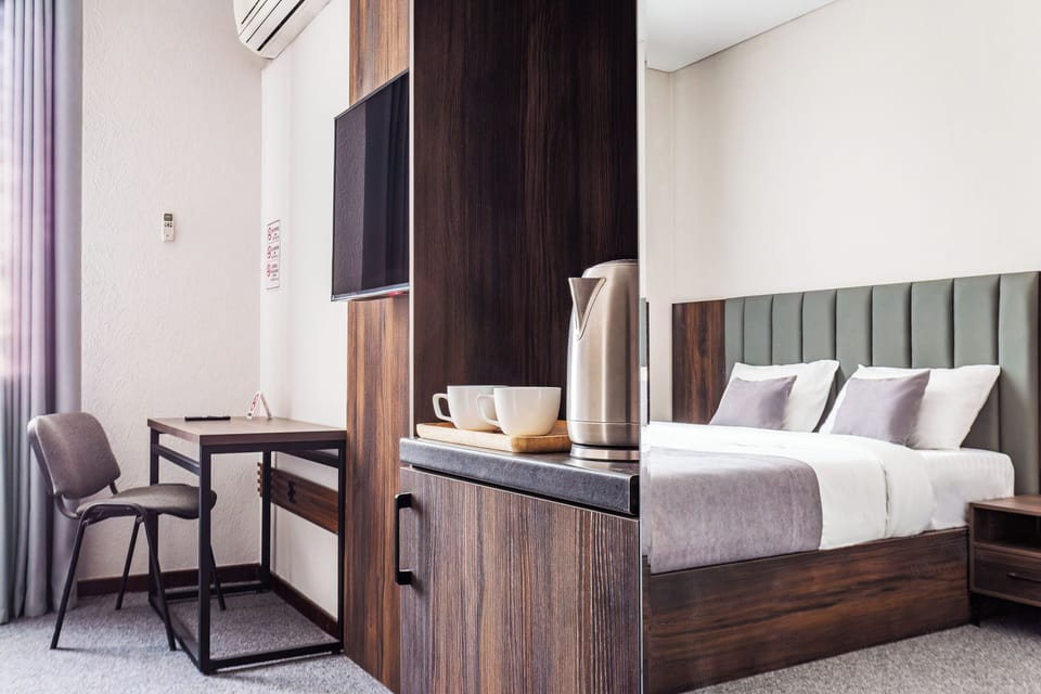 Standard Double Room | Minibar, in-room safe, desk, laptop workspace