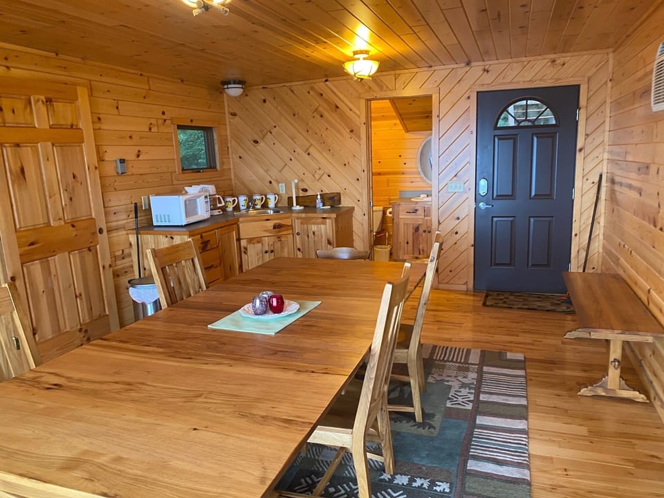 Guesthouse Main Floor with Kitchenette , Bath