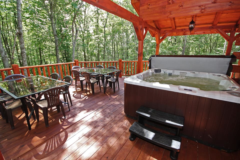 Hot Tub and Outside Dining Table & Chairs, on Deck, main level