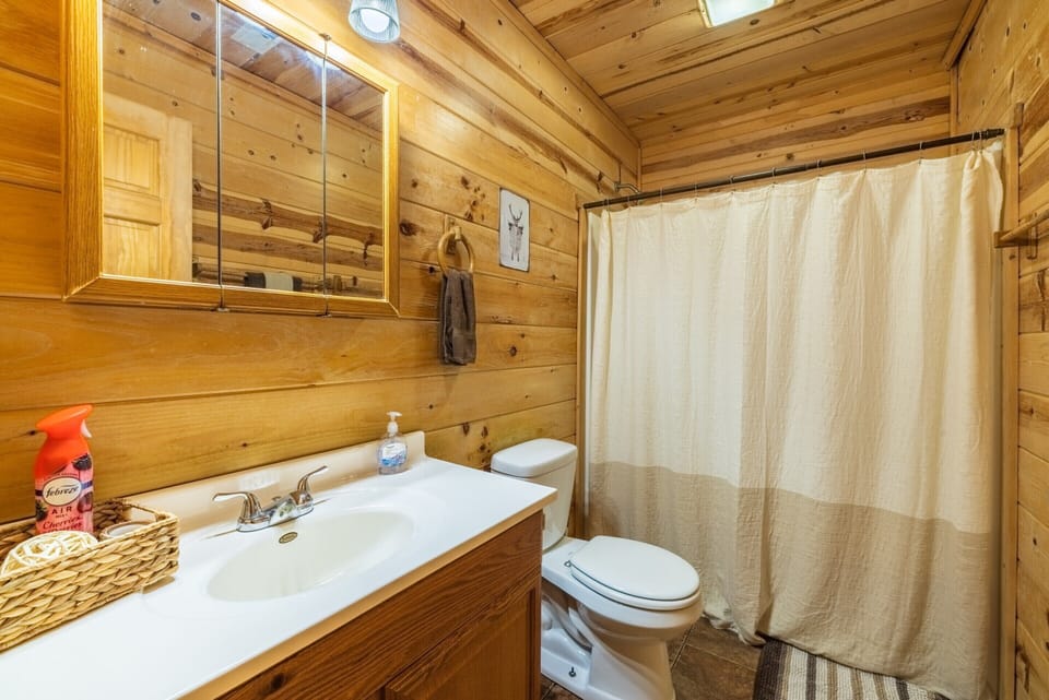 Full Bathroom, 2-Timber Ridge Lodge