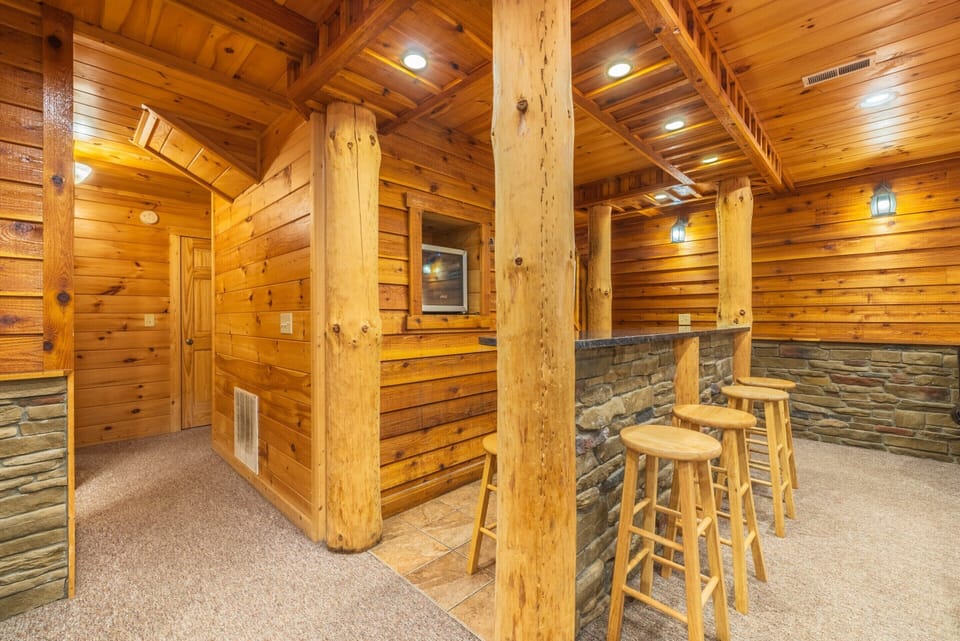 Bar, Barstools, Mini Fridge, Lower Level-Timber Ridge Lodge