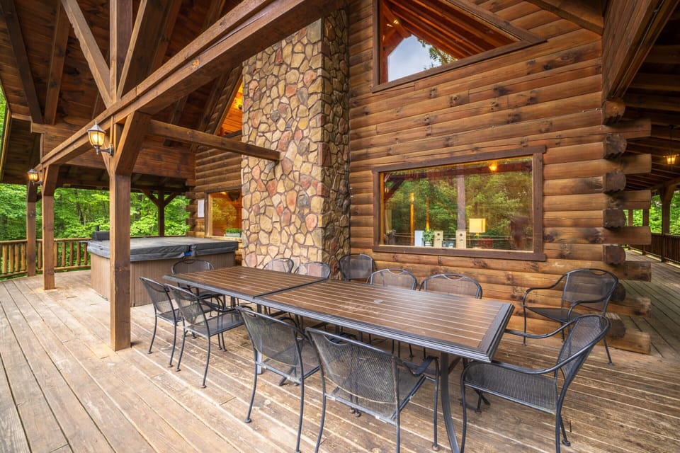 Outdoor Dining Table and Chairs, Main Deck-Timber Ridge Lodge