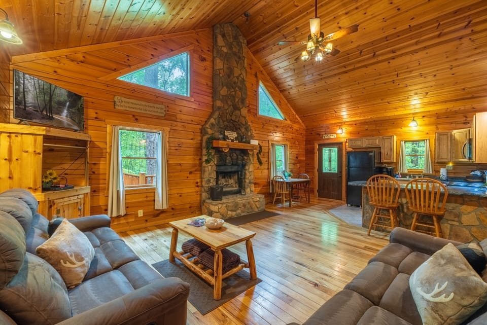 Great Room, from Front Door-Hunter's Retreat