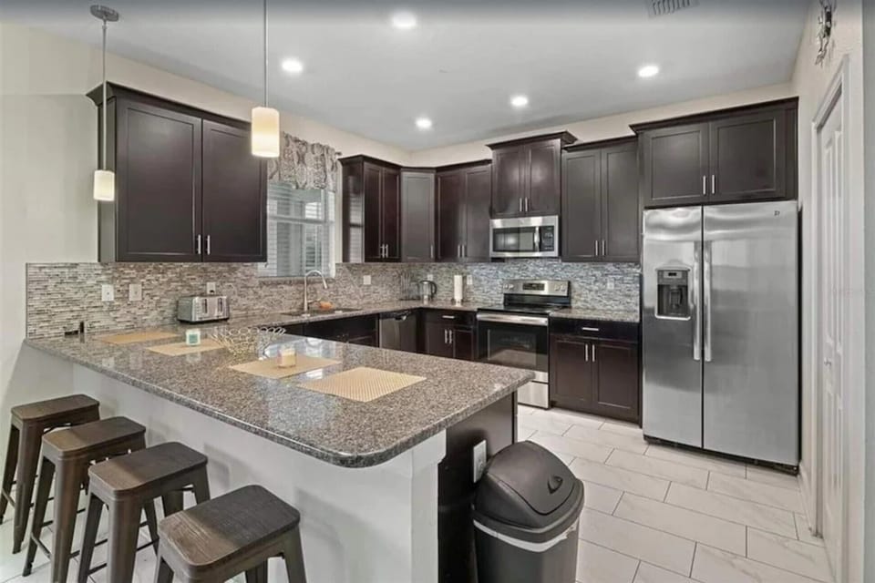 Fully equipped modern kitchen with granite countertops.