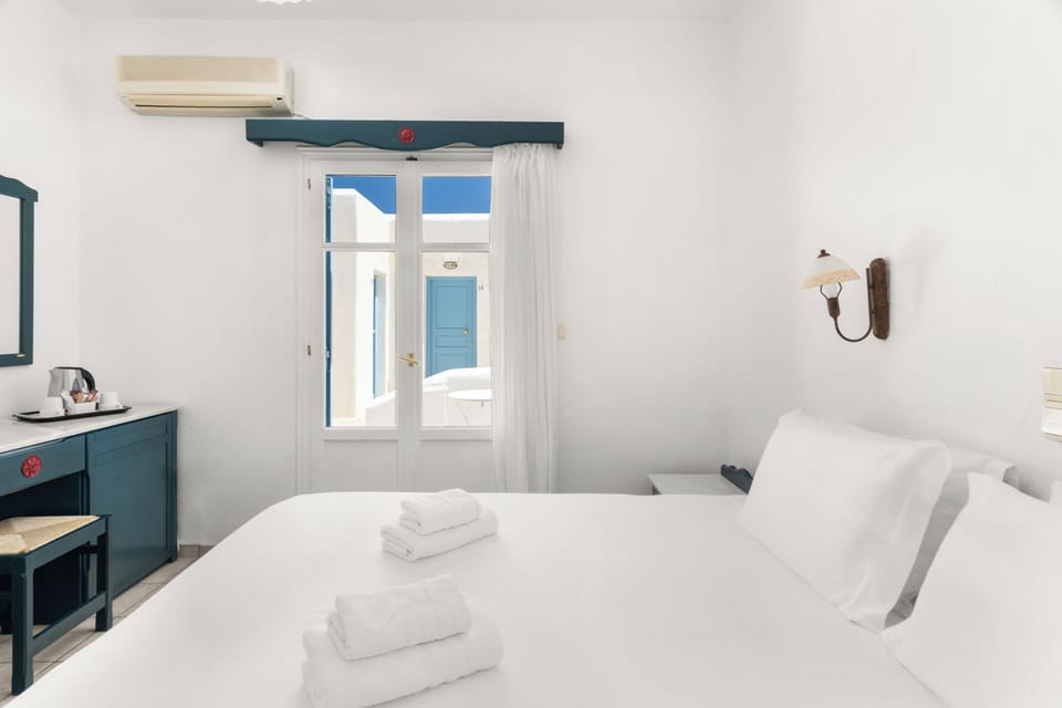 In-room safe, soundproofing, iron/ironing board, free WiFi