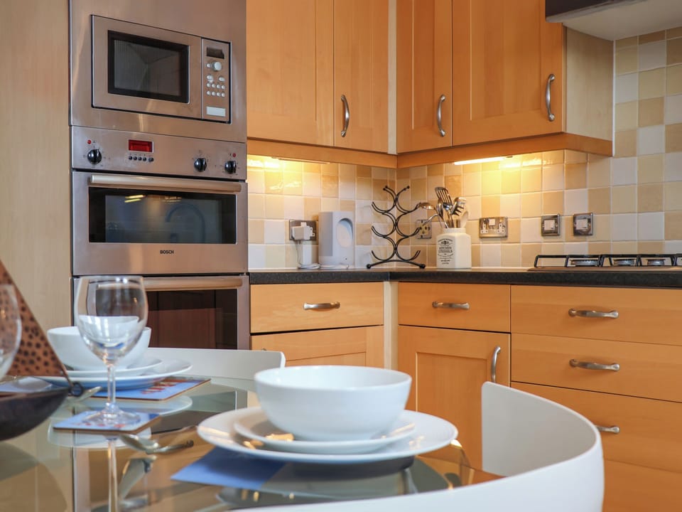 Cottage | Private kitchen | Fridge, dishwasher, electric kettle, toaster