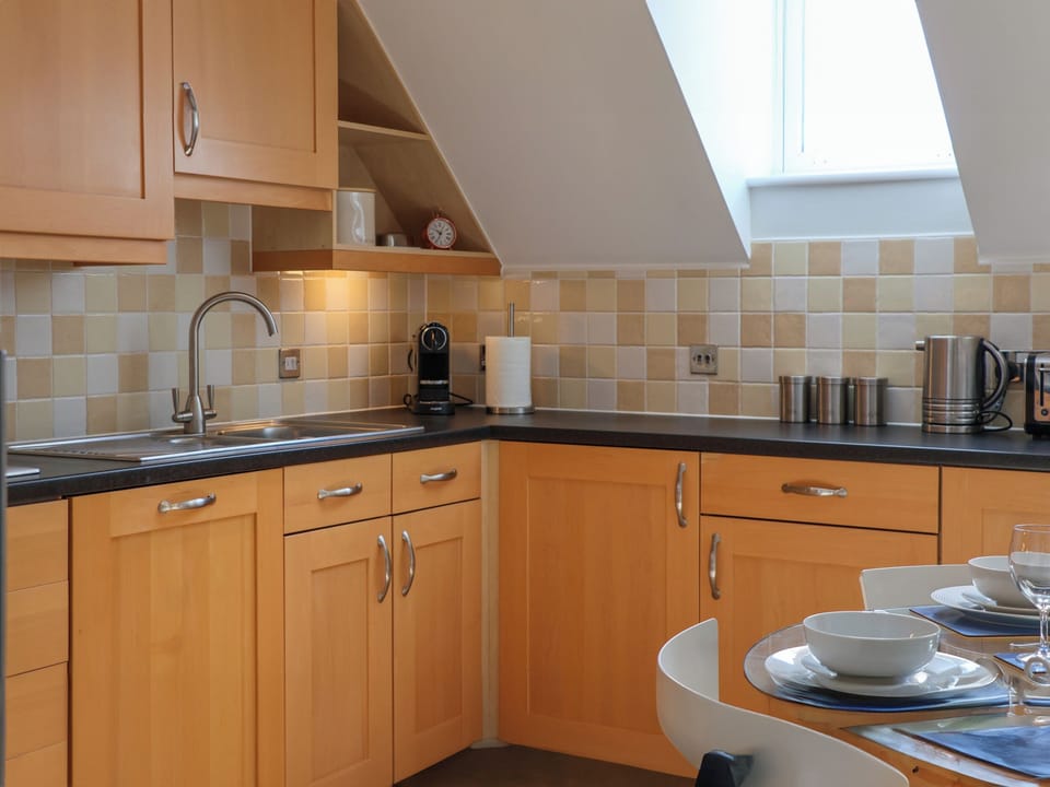 Cottage | Private kitchen | Fridge, dishwasher, electric kettle, toaster