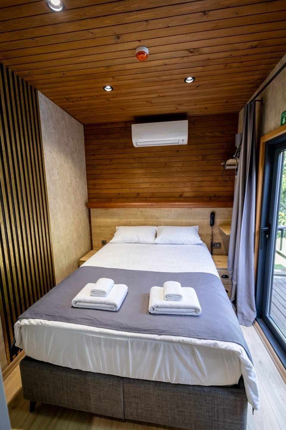 Superior Tiny Garden View | Egyptian cotton sheets, premium bedding, in-room safe, blackout drapes
