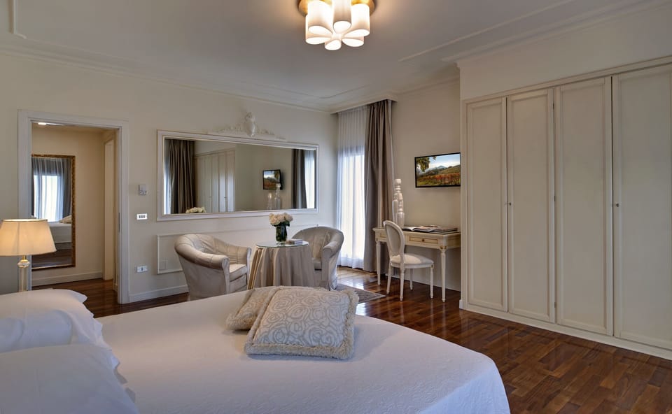 Superior Double Room, Garden View | Minibar, in-room safe, desk, WiFi (free)