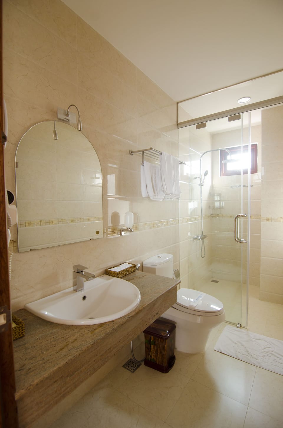 Superior Double Room | Bathroom | Shower, hair dryer, slippers, bidet