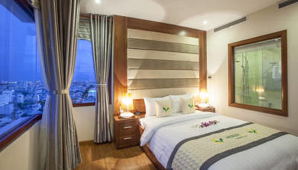 Suite, 1 Double Bed | Minibar, in-room safe, desk, soundproofing