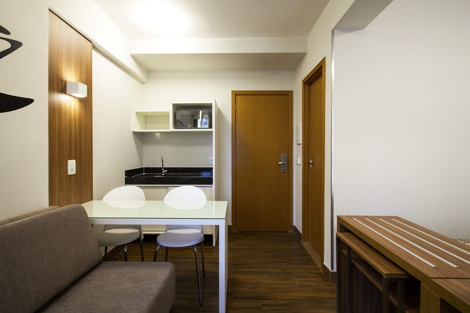 Standard Twin | Minibar, in-room safe, individually decorated, desk