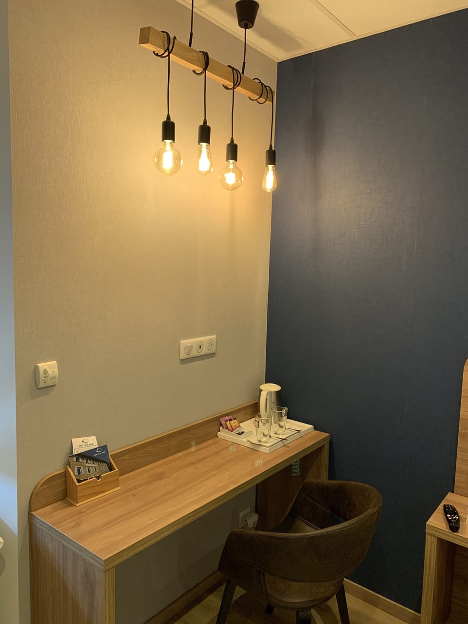 Individually decorated, individually furnished, desk, soundproofing