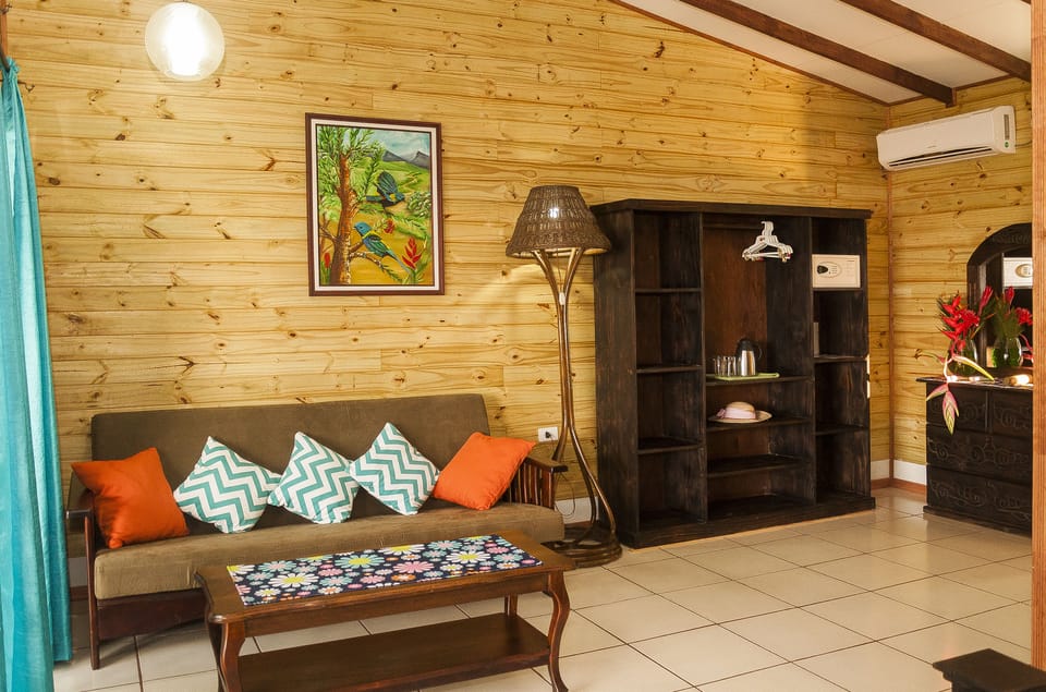 Deluxe Cabin | 1 bedroom, in-room safe, WiFi (free), bed sheets