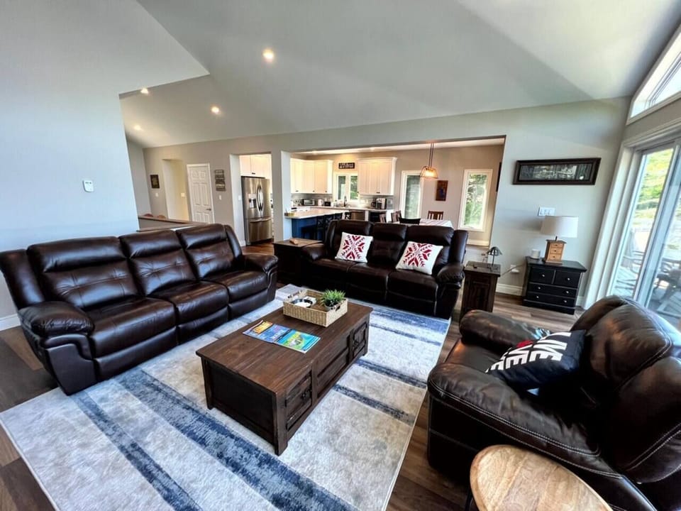 Family Room 4