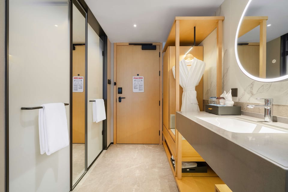 Shower, free toiletries, hair dryer, bathrobes