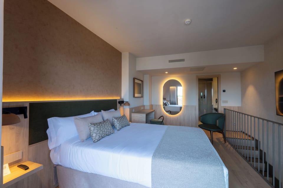 Duplex | In-room safe, desk, laptop workspace, blackout drapes