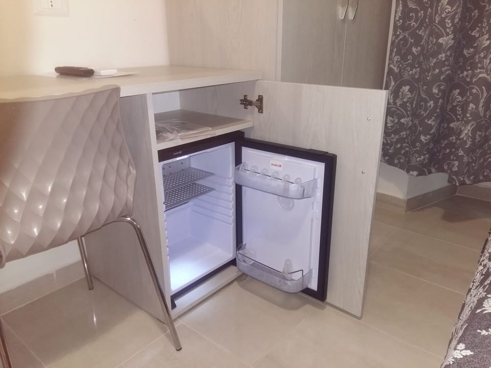 In-room safe, desk, WiFi (free)